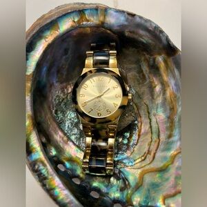 Silpada KR Collection Timeless Tortoise Watch Clasp Closure Bracelet Style